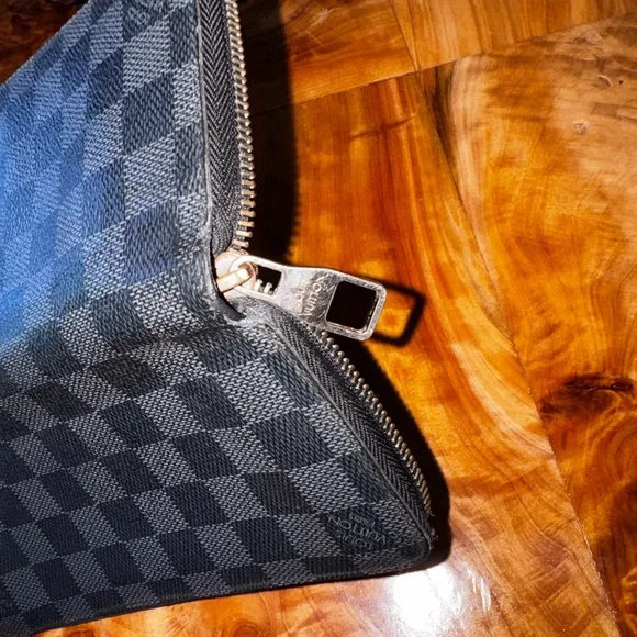 Louis Vuitton
2014 Damier Graphite Pattern Zippy Organizer Wallet - Picture 9 of 17